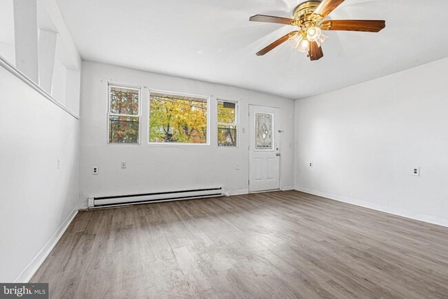 Building Photo - 1915 Rettman Ln