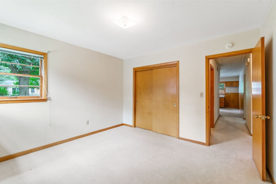 Building Photo - 1238 S Hill Dr