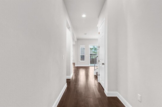 Building Photo - 6716 Vitruvius Dr