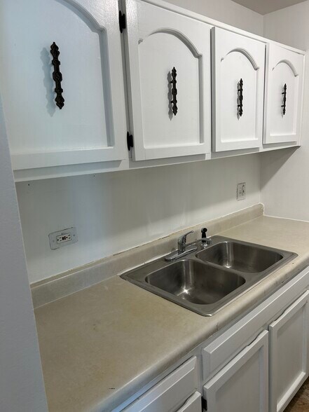 Building Photo - 575 Heritage Dr