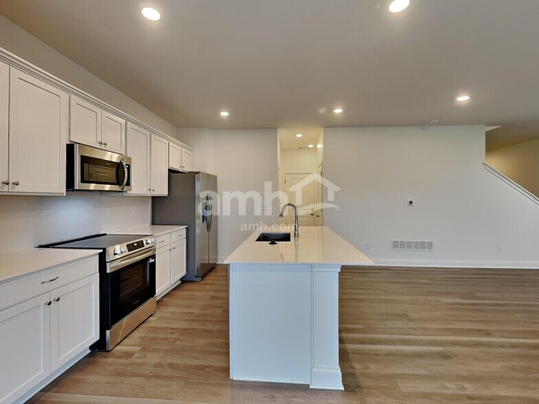 Building Photo - 9154 Henley Ave