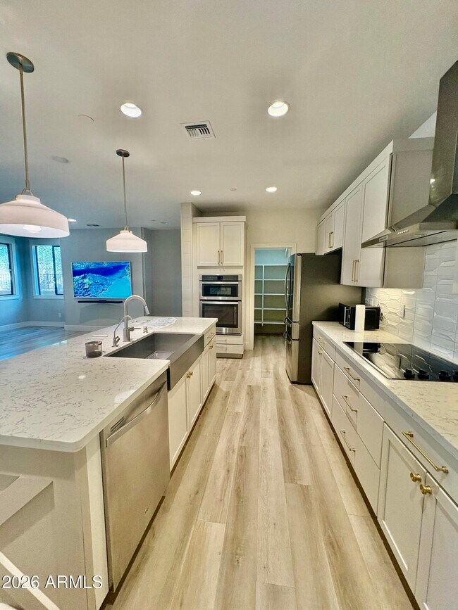 Building Photo - 4740 E Tierra Buena Ln