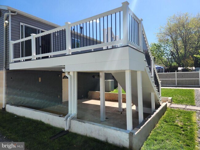 Building Photo - 14318 Lindendale Rd