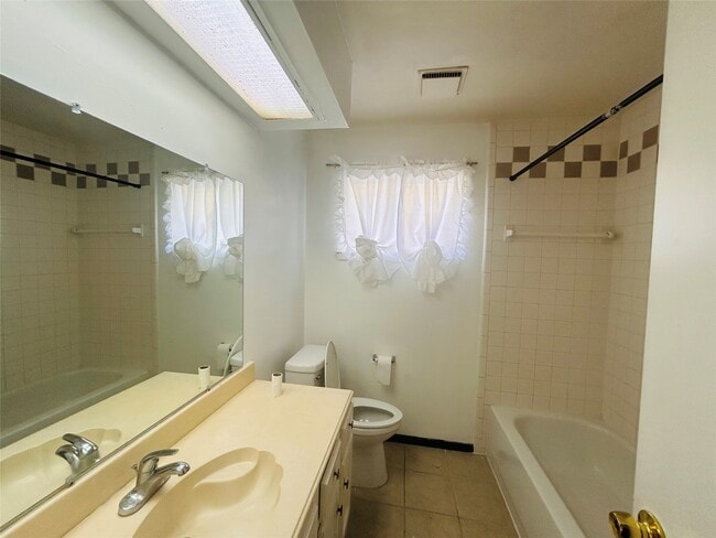 Building Photo - 10502 Long River Dr