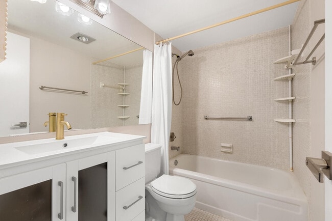 Building Photo - 3038 Cornwall B