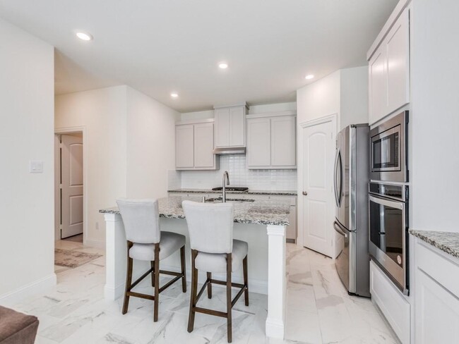 Building Photo - 337 Gleneagles Dr