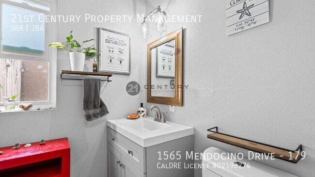 Building Photo - 1565 Mendocino Dr