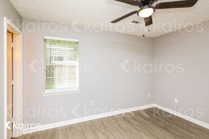 Building Photo - 208 Deer Pkwy
