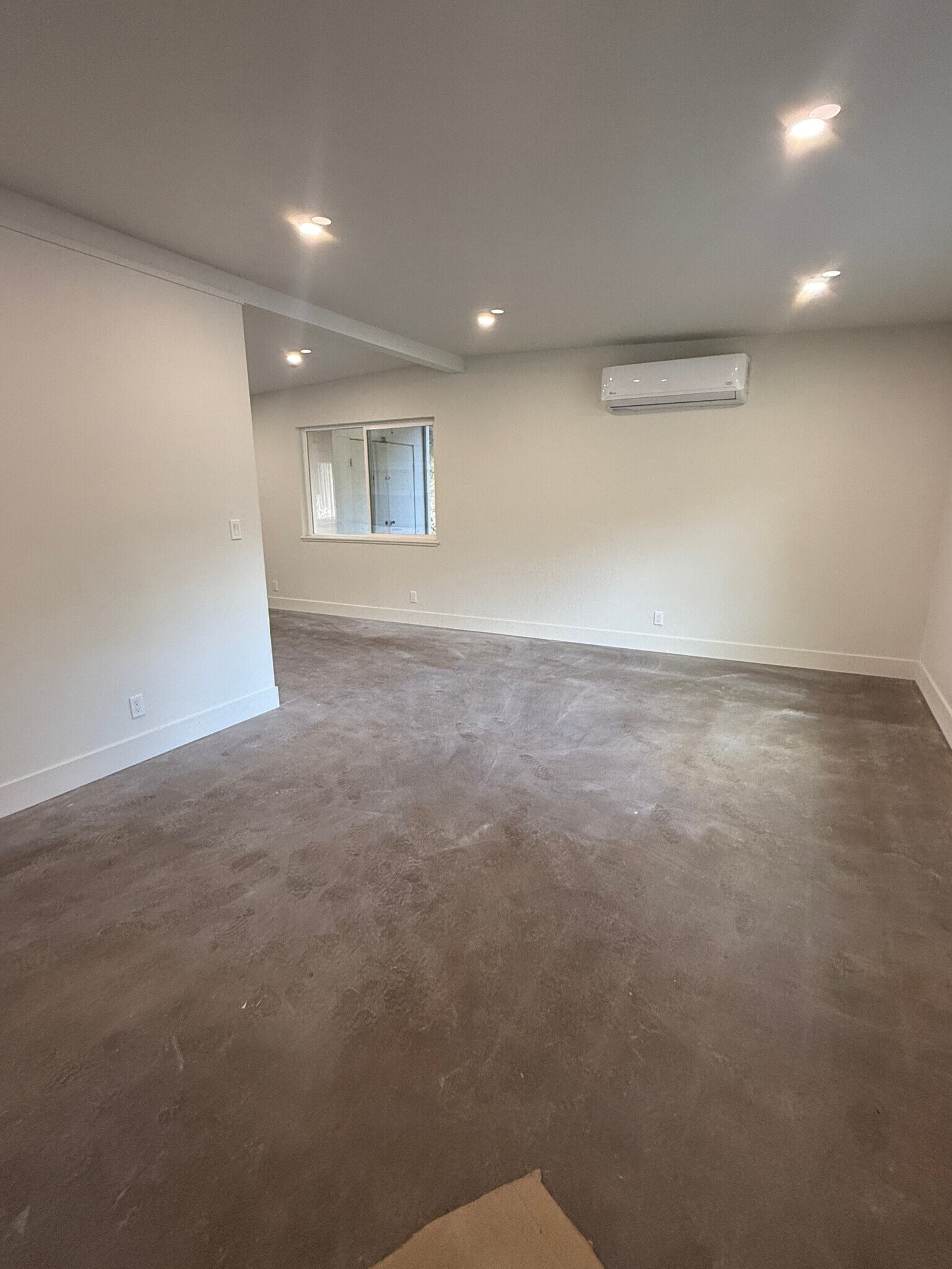Building Photo - 2829 Manor Dr