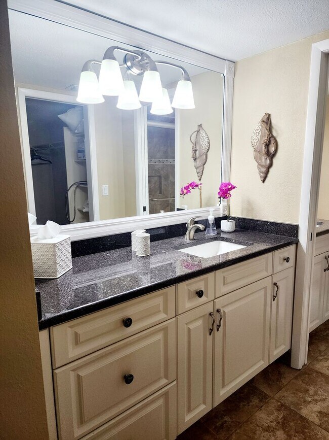 Building Photo - High Season Rental on Siesta Key at Turtle...