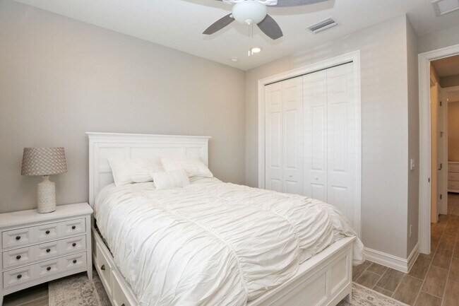 Building Photo - **Brand New, Bright & Beautiful Bonita Spr...