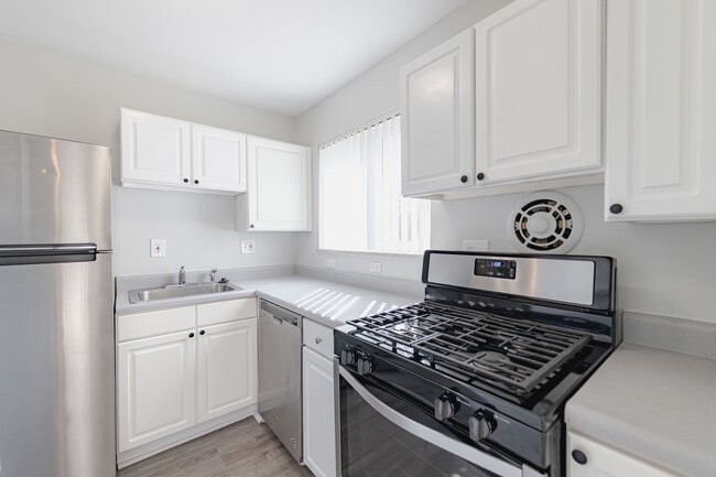Kitchen - Olive Pointe