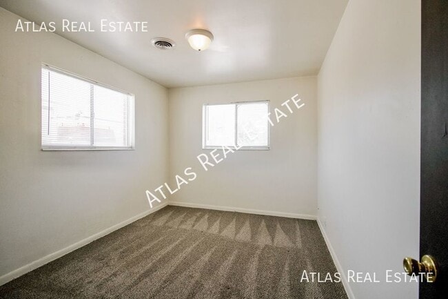 Building Photo - Cozy 1 Bedroom, 1 Bathroom | New Paint | O...