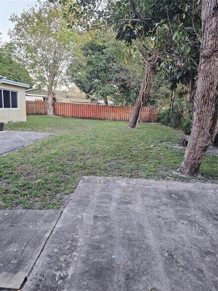 Building Photo - 3340 SW 18th St