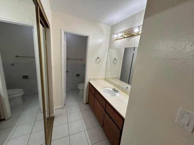 Building Photo - Beautiful 3 Bedroom 2 Bath Home, Private Yard, 2 car attached garage