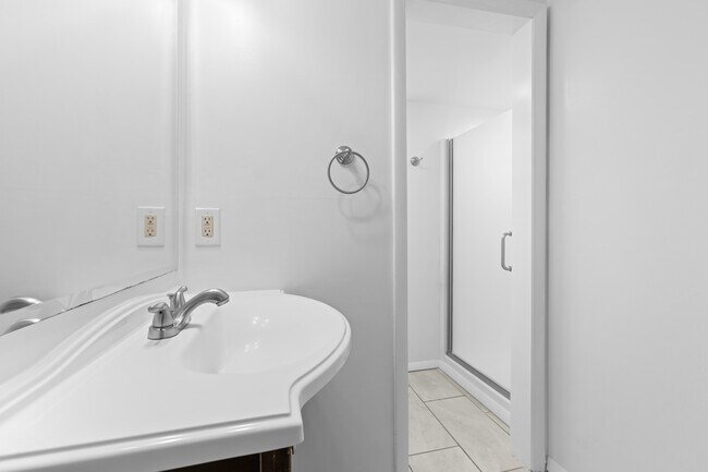 Building Photo - 1208 Manassas Ct