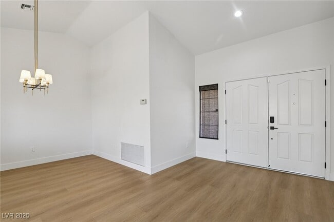 Building Photo - 2548 Tumble Brook Dr