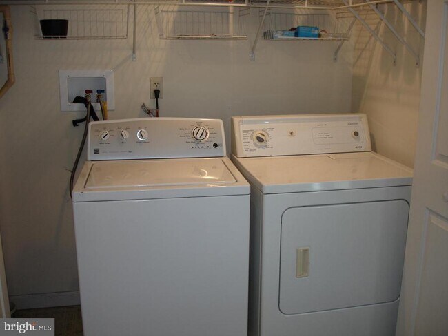 Building Photo - 1219 Bayside Rd