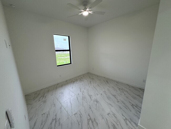 Building Photo - 1247 Kismet Pkwy