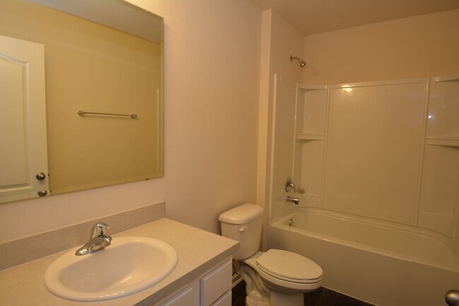 Building Photo - 664 Grand Reserve Dr