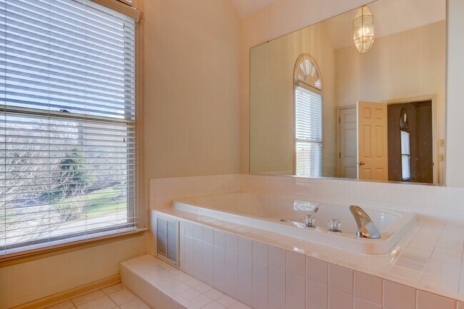 Building Photo - Farragut 37934 - 4 bedroom, 2.5 bath home ...