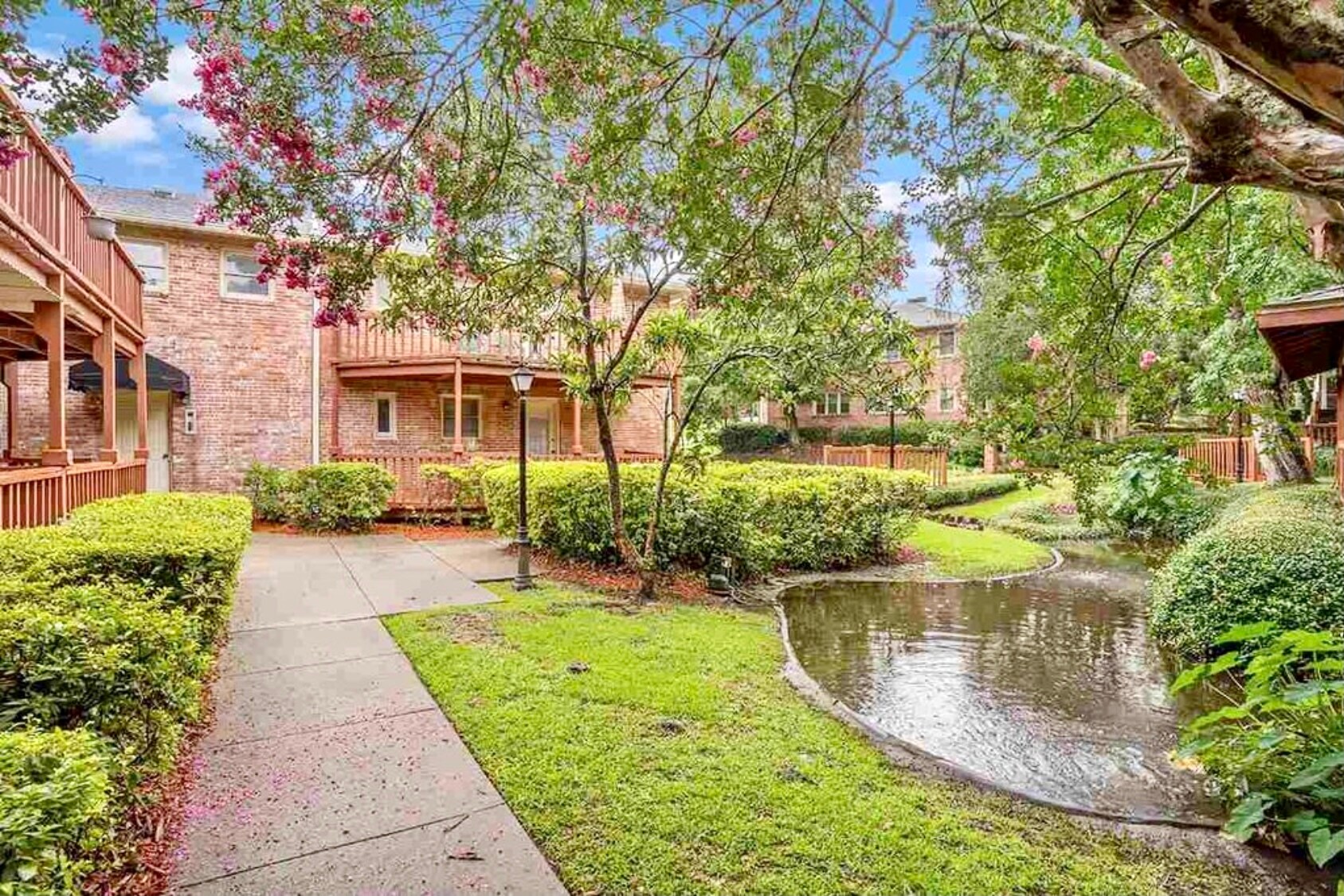 Building Photo - 360 S Franklin Blvd