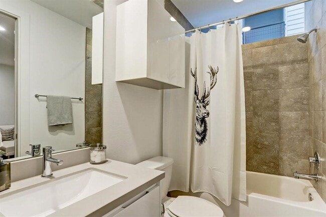 Building Photo - 5905 E Post Oak Ln