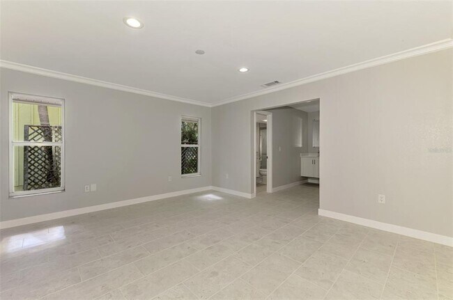 Building Photo - 1224 S View Dr