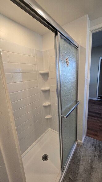Master bath - 1203 Cobb St