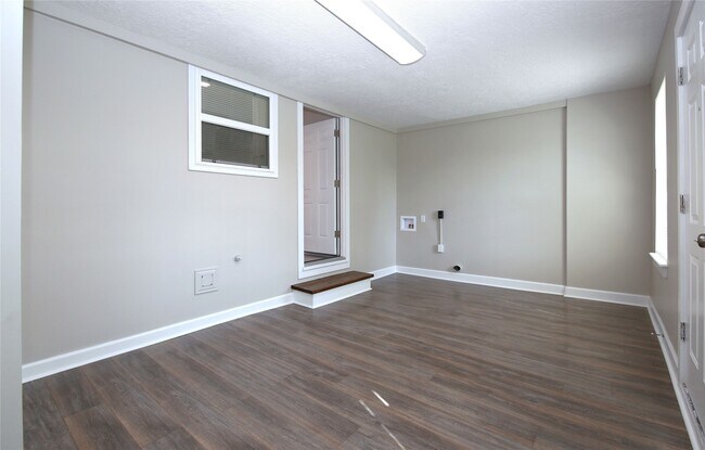 Building Photo - 5520 Lawson St