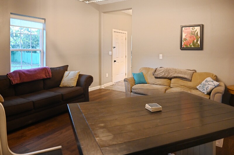 Building Photo - 511 Blades Ave