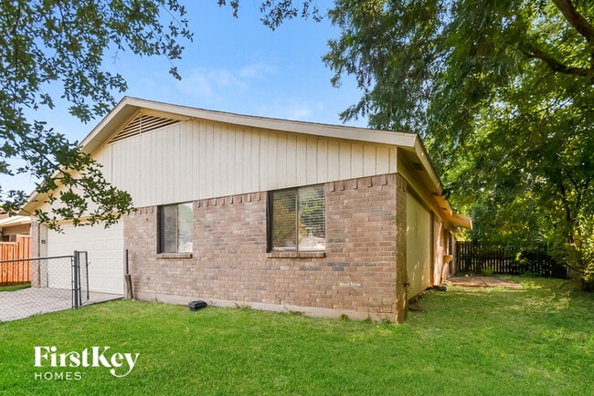 Building Photo - 3004 Charter Oak Dr