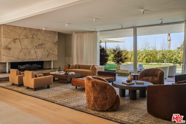 Building Photo - 1865 Loma Vista Dr