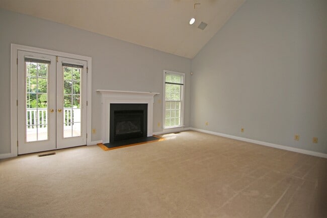 Building Photo - 155 Chelsea Cir