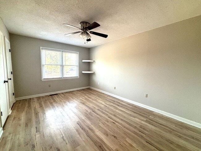 Building Photo - Available now. Water included! Great 2BR/1.5 BA Townhouse in Central James Island!