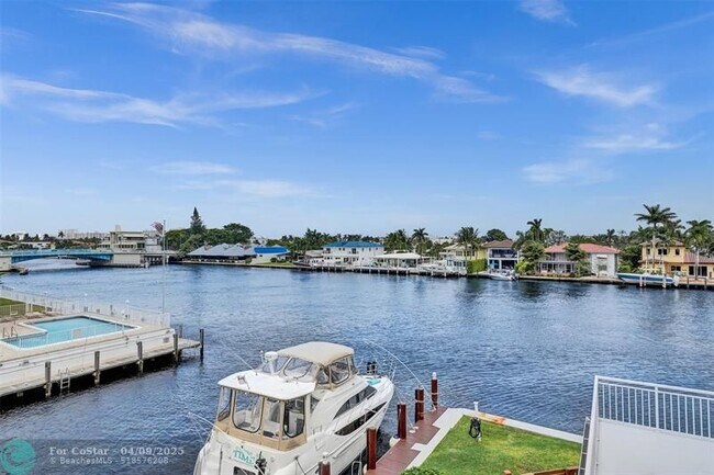 Building Photo - 3100 NE 48th St