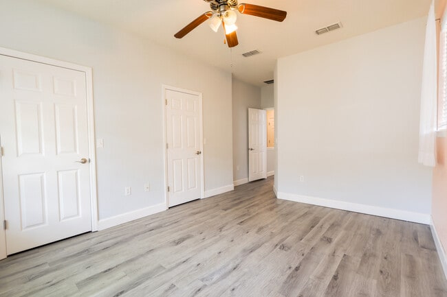 Building Photo - 2508 SW 35th Pl