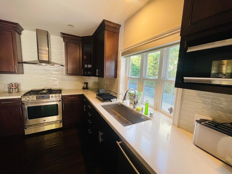 Building Photo - 17946 Valley Vista Blvd