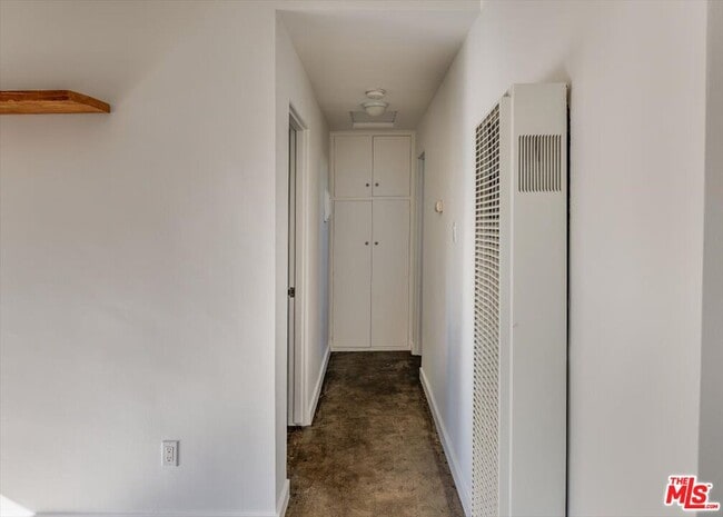 Building Photo - 3171 Silver Lake Blvd