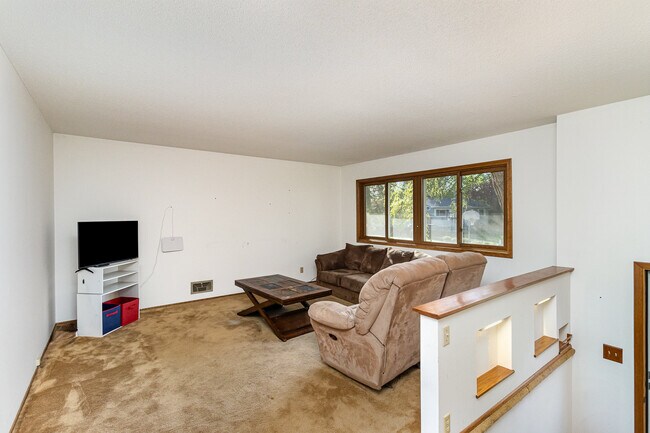 Furnished living room - 3937 Pumice Ct