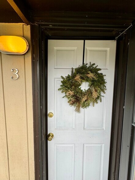 Primary Photo - 138 Honness Ln