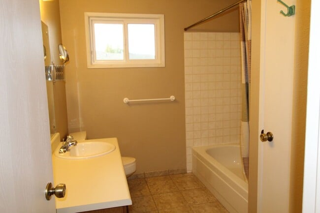 Building Photo - 7878 N Wilding Dr