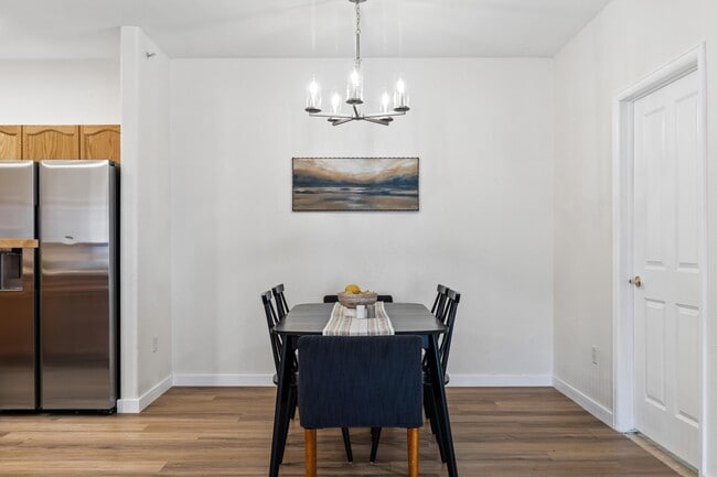 Building Photo - 8456 S Hoyt Way