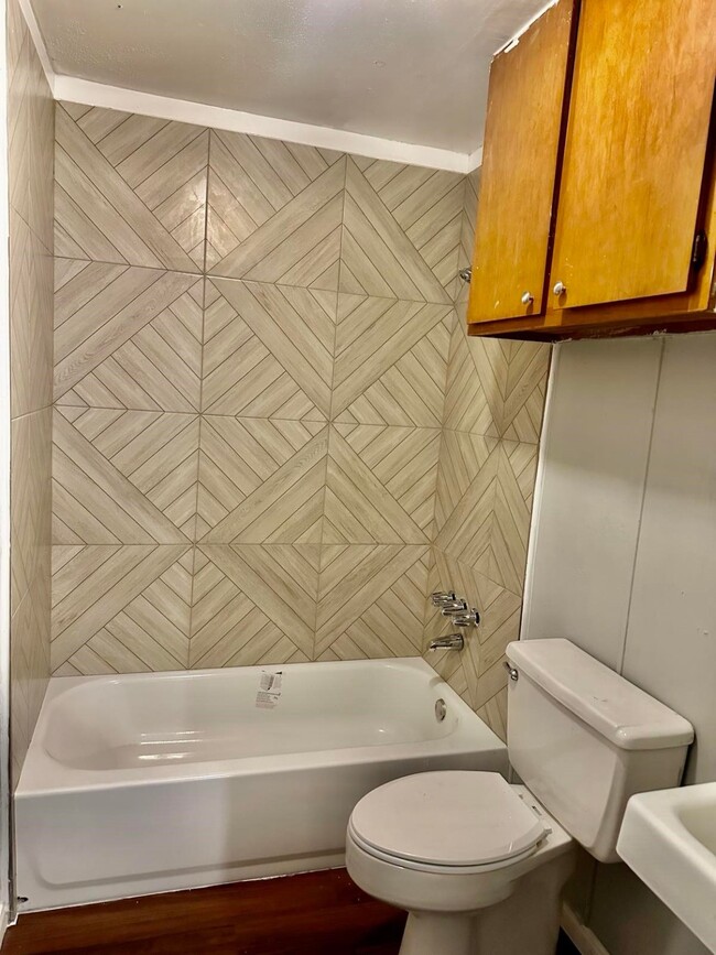 Building Photo - 1907 Avenue C