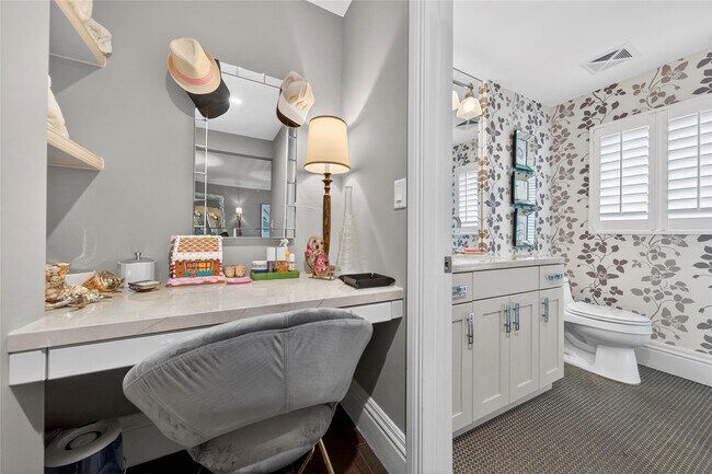 Building Photo - 455 E Palmetto Park Rd