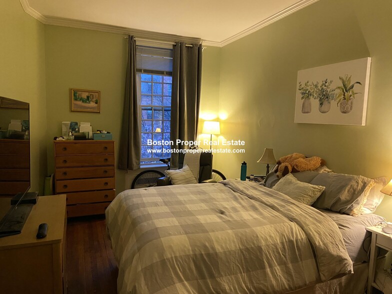 Building Photo - 456 Beacon St