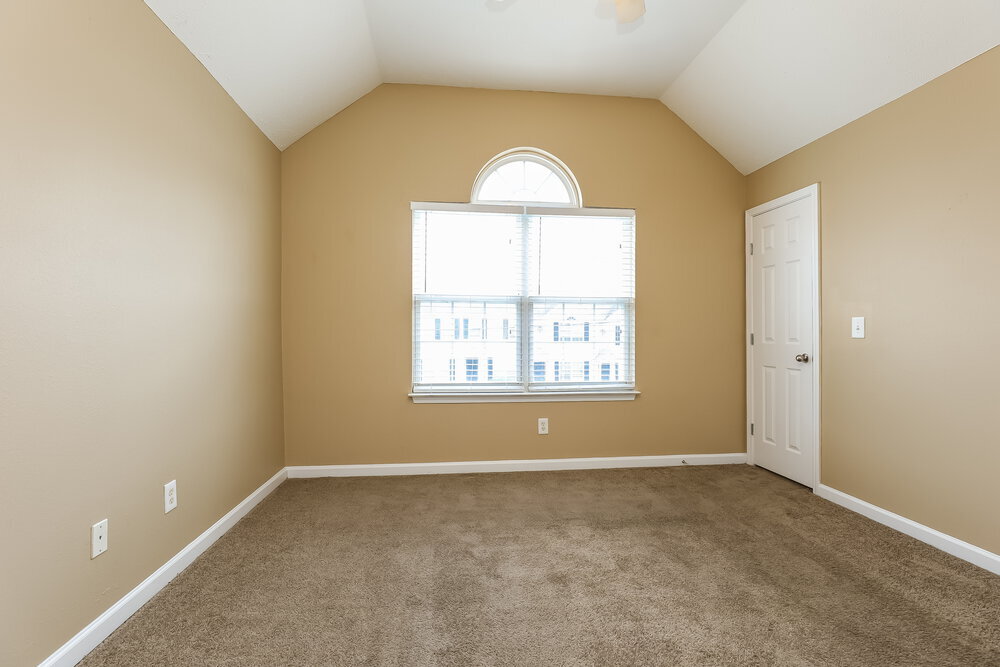 Building Photo - 8013 Logan Dr