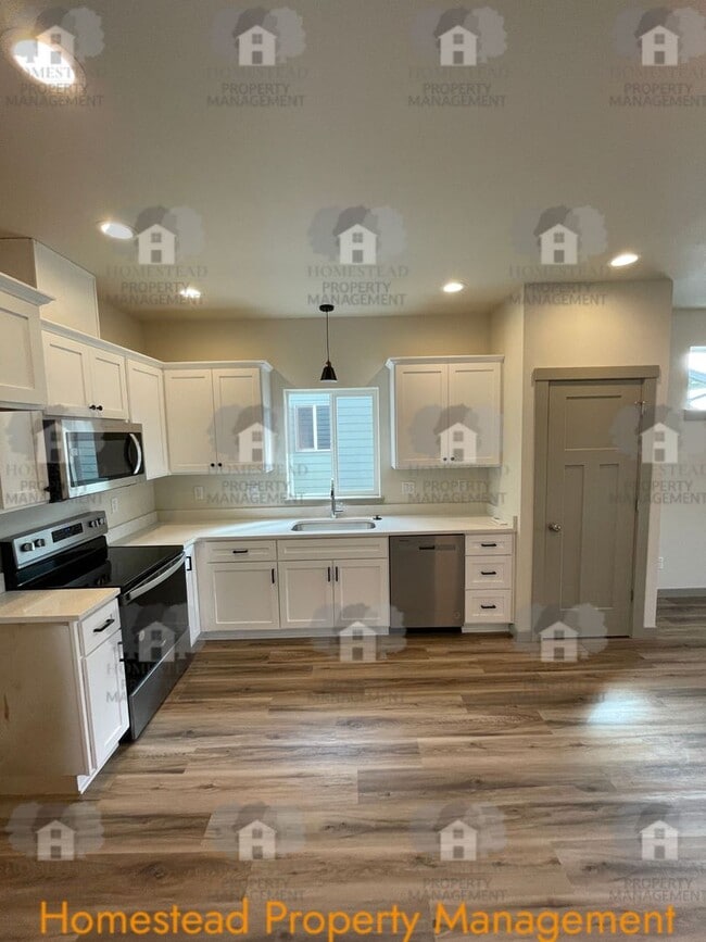 Building Photo - BEAUTIFUL HOME IN DALLAS!