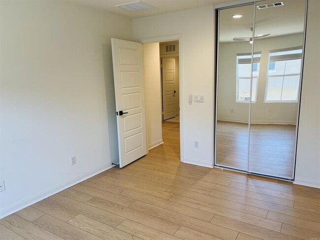 Building Photo - 530 Longmeadow St