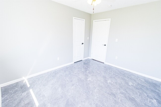 Building Photo - 627 West Dr